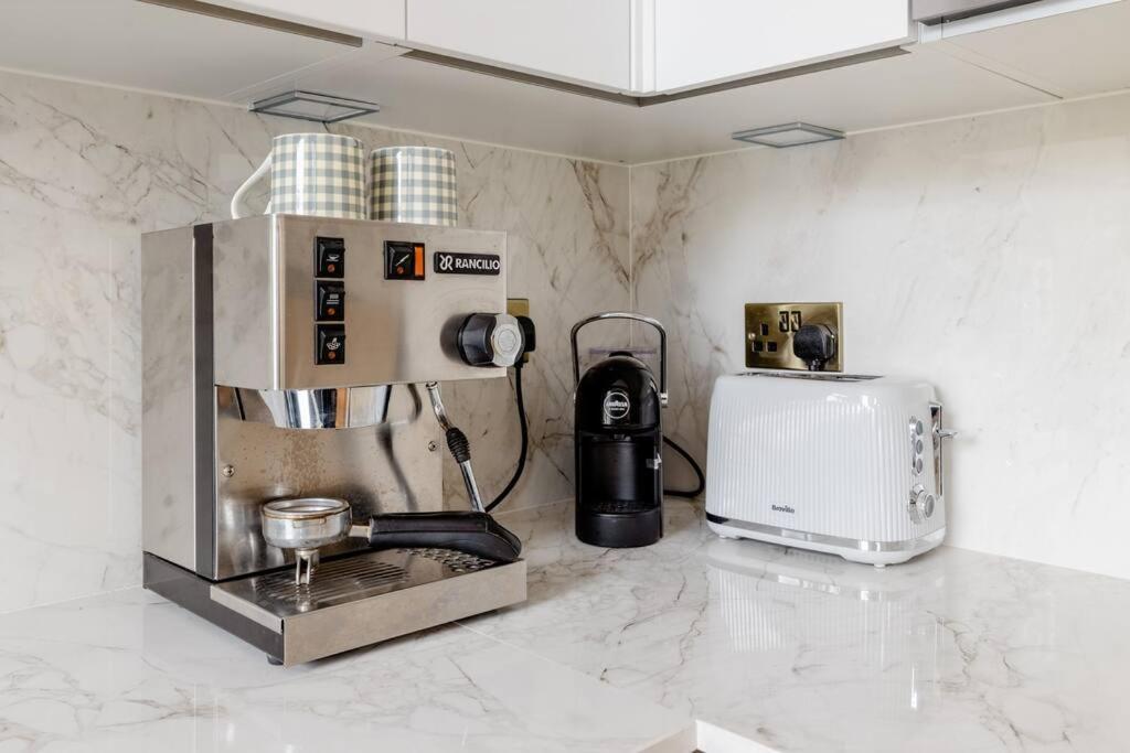 דירות לונדון Luxury Flat On Fulham/Chelsea Border מראה חיצוני תמונה